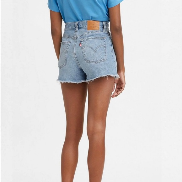 Levi’s Ribcage Shorts - Picture 5 of 8